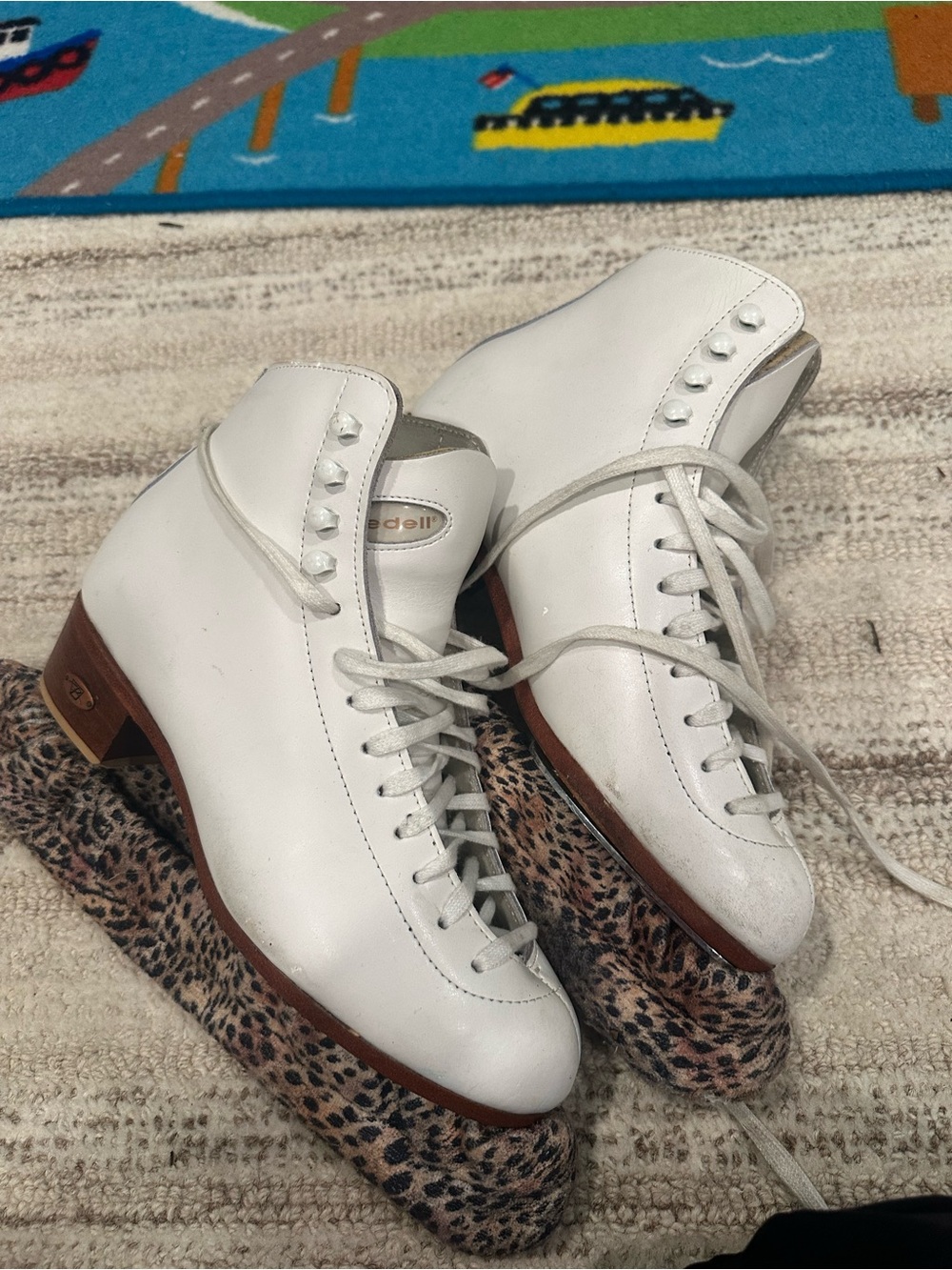 White Women's Lace-Up Leather Figure Skates by